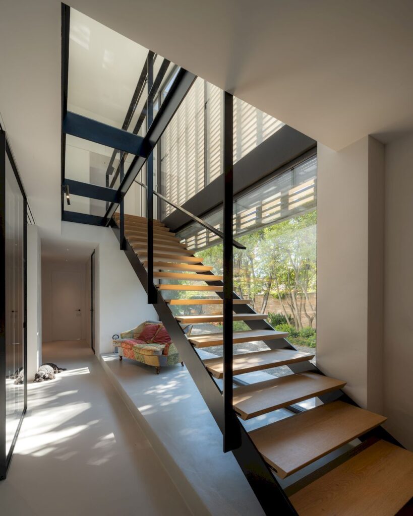 House in the Riverside Nice Renovation by MACHINA Architetti Associati 17