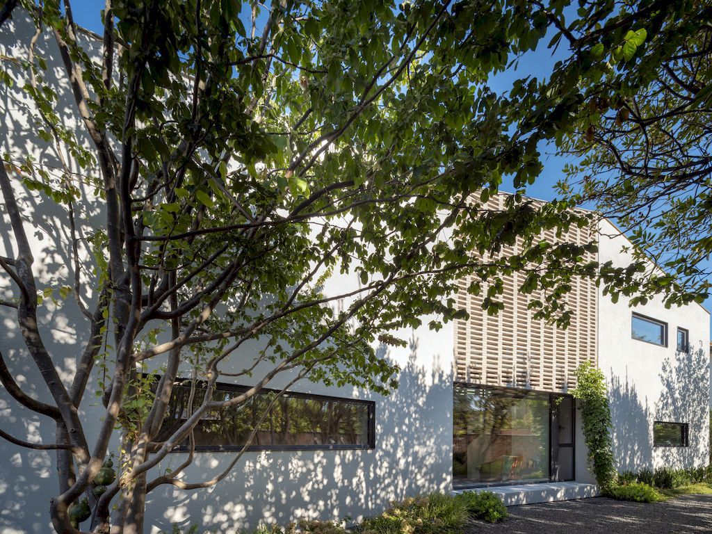 House in the Riverside, Nice Renovation by MACHINA Architetti Associati