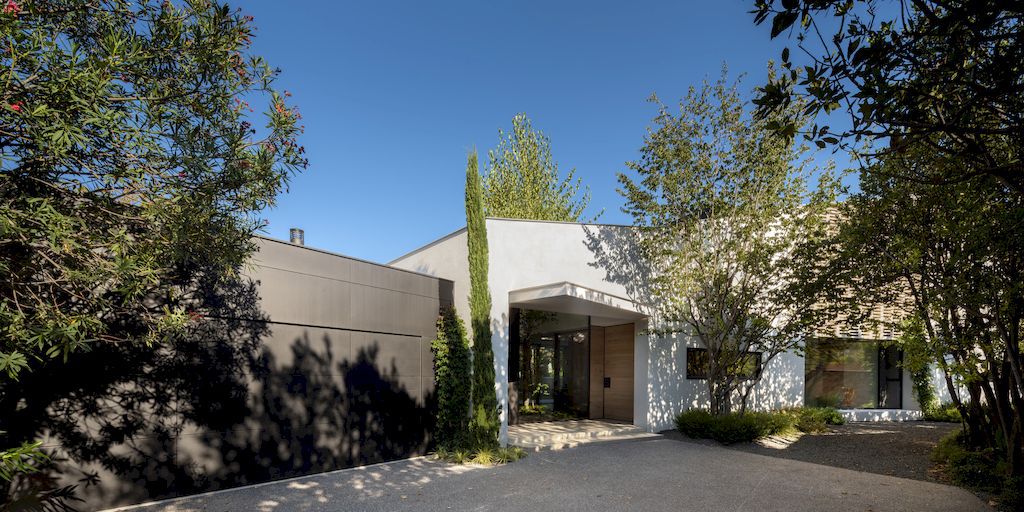 House in the Riverside, Nice Renovation by MACHINA Architetti Associati