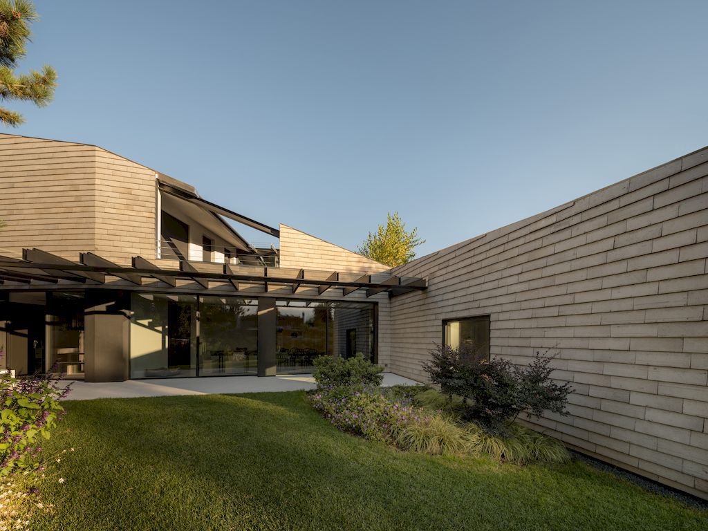 House in the Riverside, Nice Renovation by MACHINA Architetti Associati