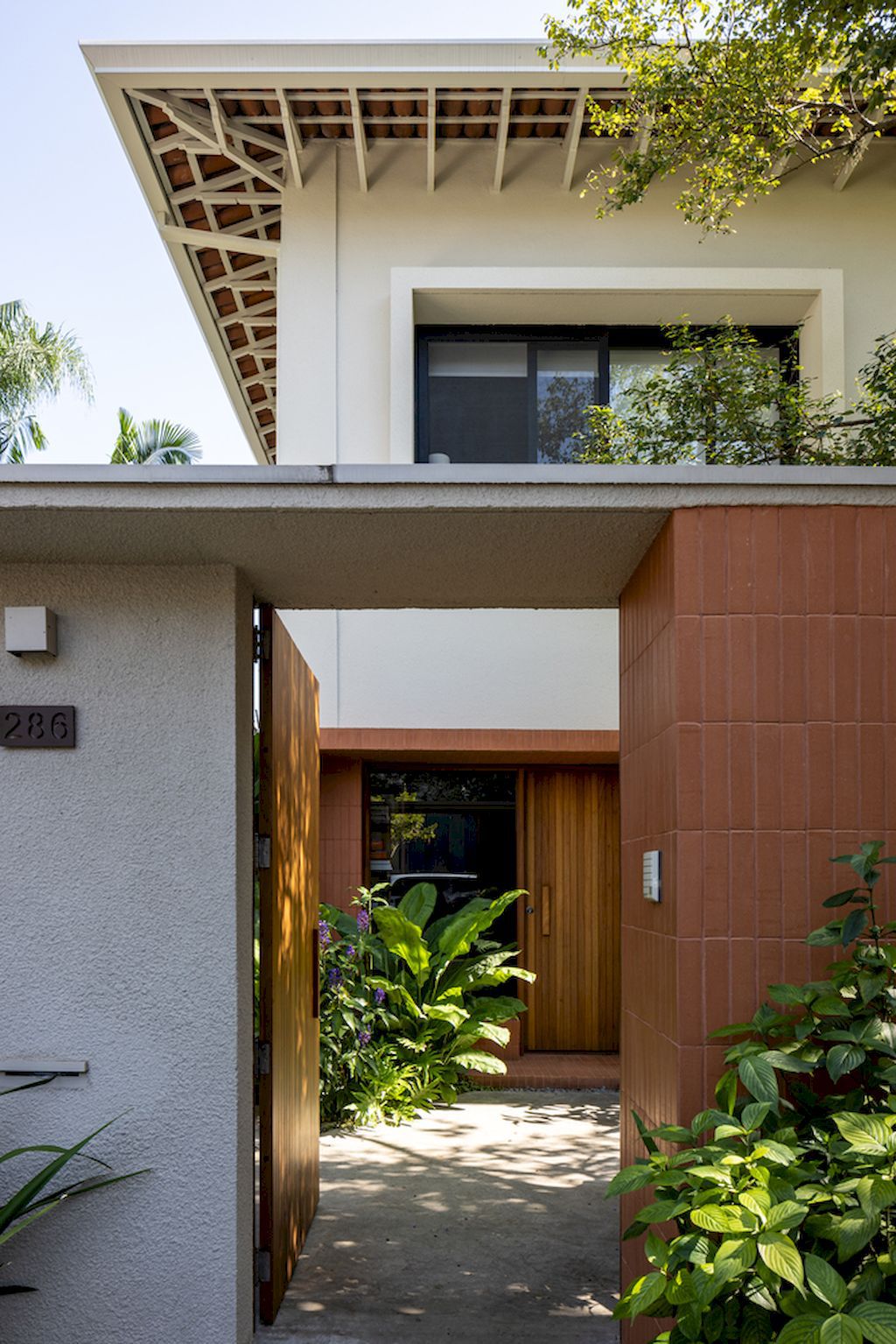 Jardim América House with a Unique Identity by TODOS Arquitetura