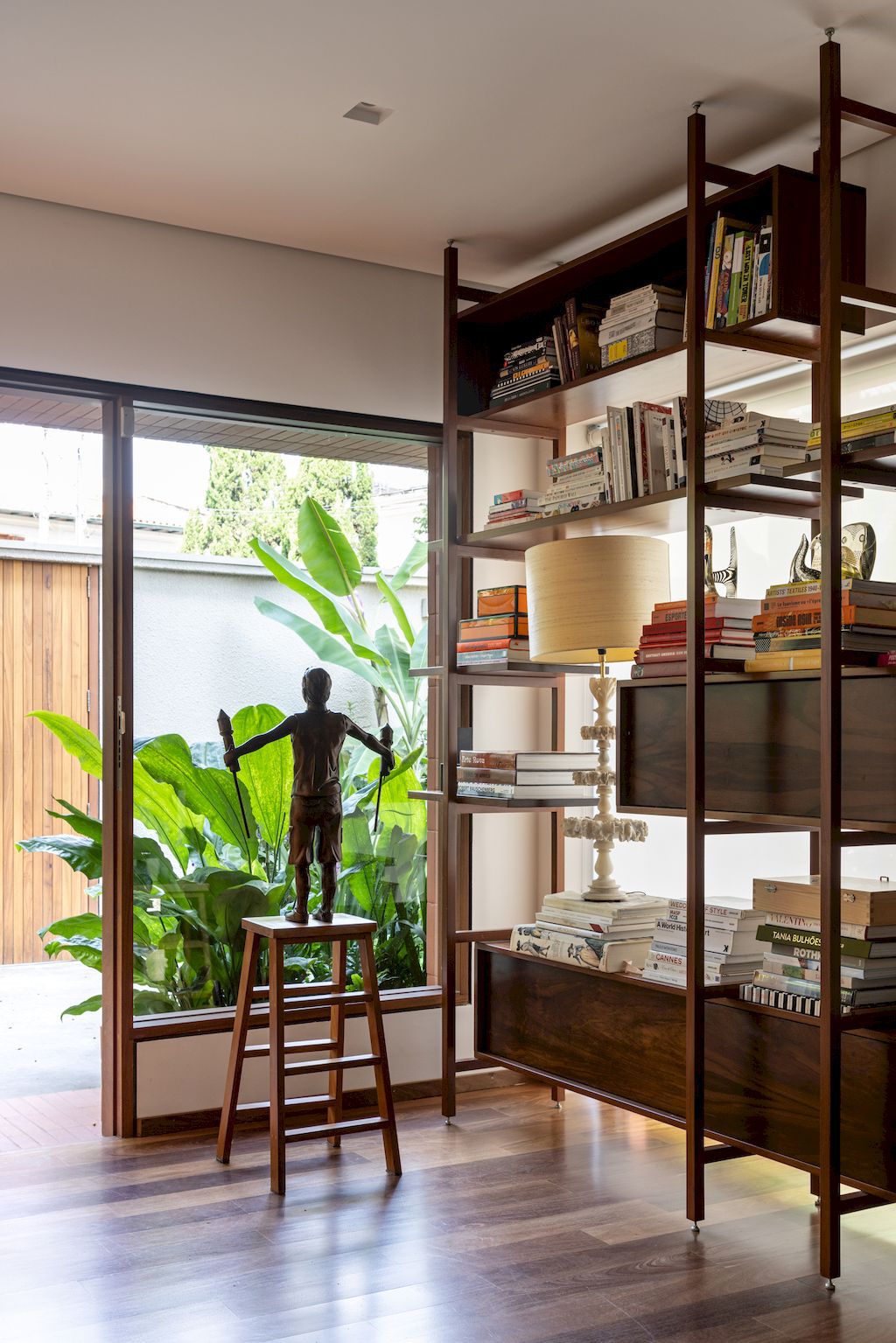 Jardim América House with a Unique Identity by TODOS Arquitetura