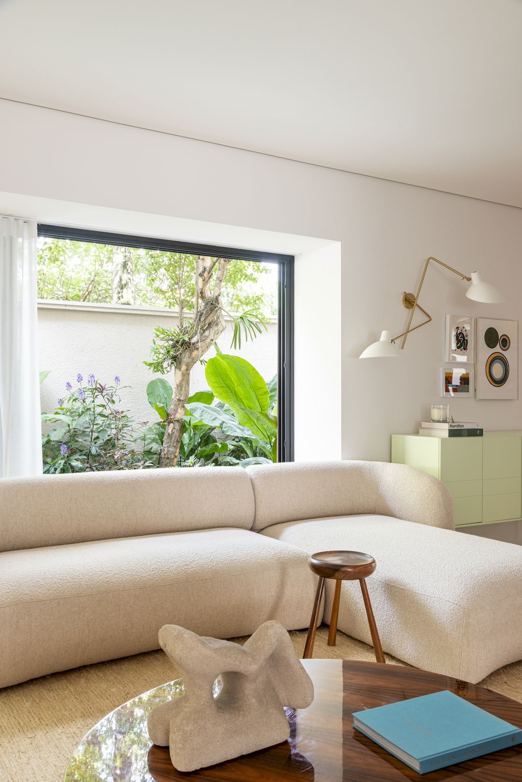 Jardim América House with a Unique Identity by TODOS Arquitetura