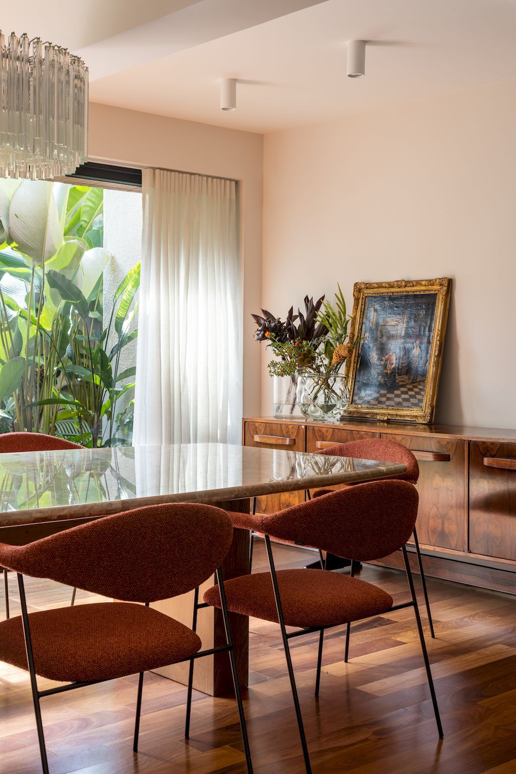 Jardim América House with a Unique Identity by TODOS Arquitetura
