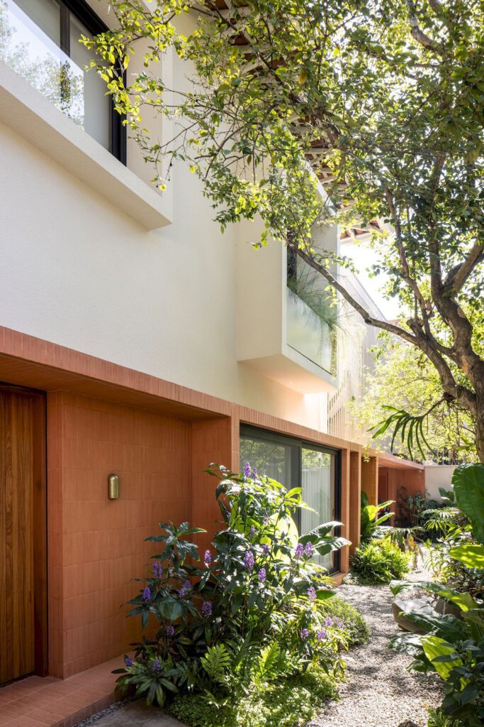 Jardim America House with a Unique Identity by TODOS Arquitetura 2