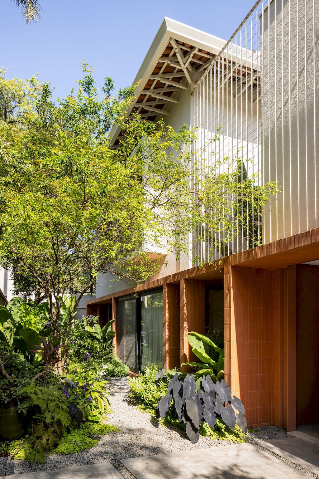 Jardim América House with a Unique Identity by TODOS Arquitetura