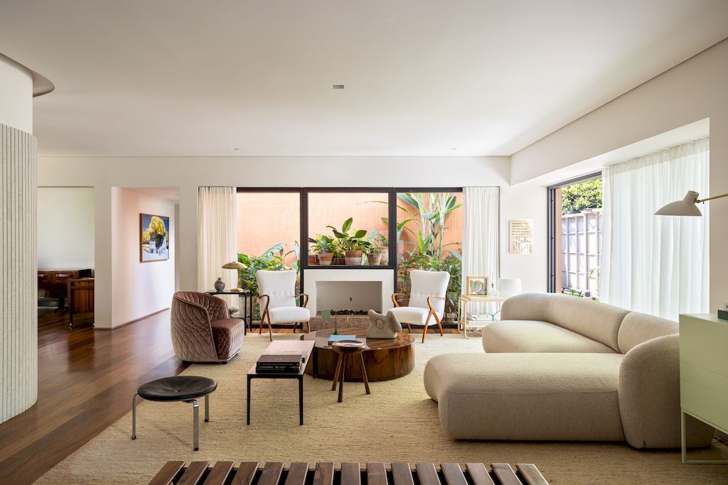 Jardim América House with a Unique Identity by TODOS Arquitetura