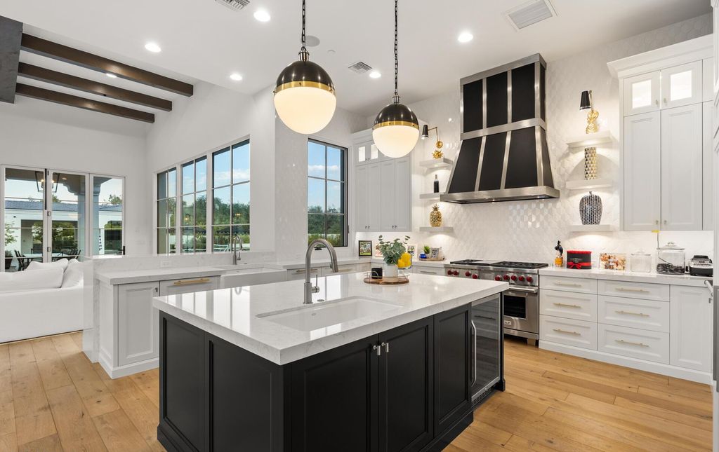 8311 N 53rd Street, Paradise Valley, Arizona is a transitional Mediterranean estate with amazing Mummy mountain views and tons of privacy showcases the pinnacle of resort style living. 
