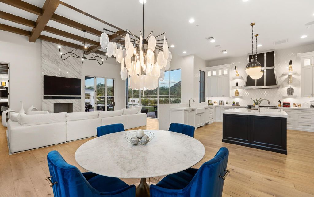 8311 N 53rd Street, Paradise Valley, Arizona is a transitional Mediterranean estate with amazing Mummy mountain views and tons of privacy showcases the pinnacle of resort style living. 