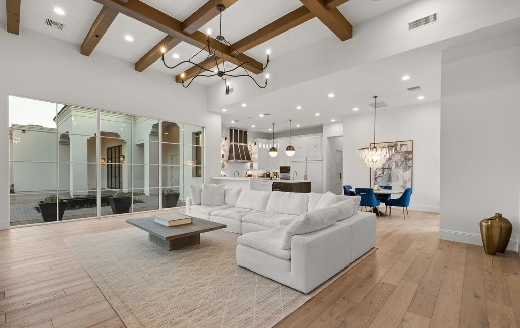 8311 N 53rd Street, Paradise Valley, Arizona is a transitional Mediterranean estate with amazing Mummy mountain views and tons of privacy showcases the pinnacle of resort style living. 