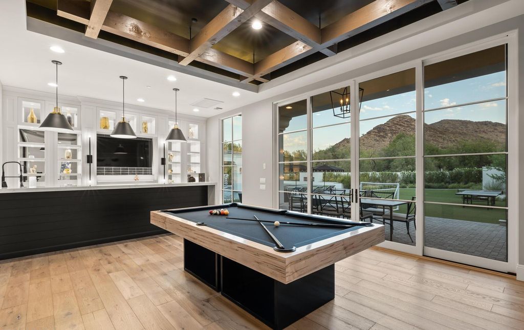 8311 N 53rd Street, Paradise Valley, Arizona is a transitional Mediterranean estate with amazing Mummy mountain views and tons of privacy showcases the pinnacle of resort style living. 