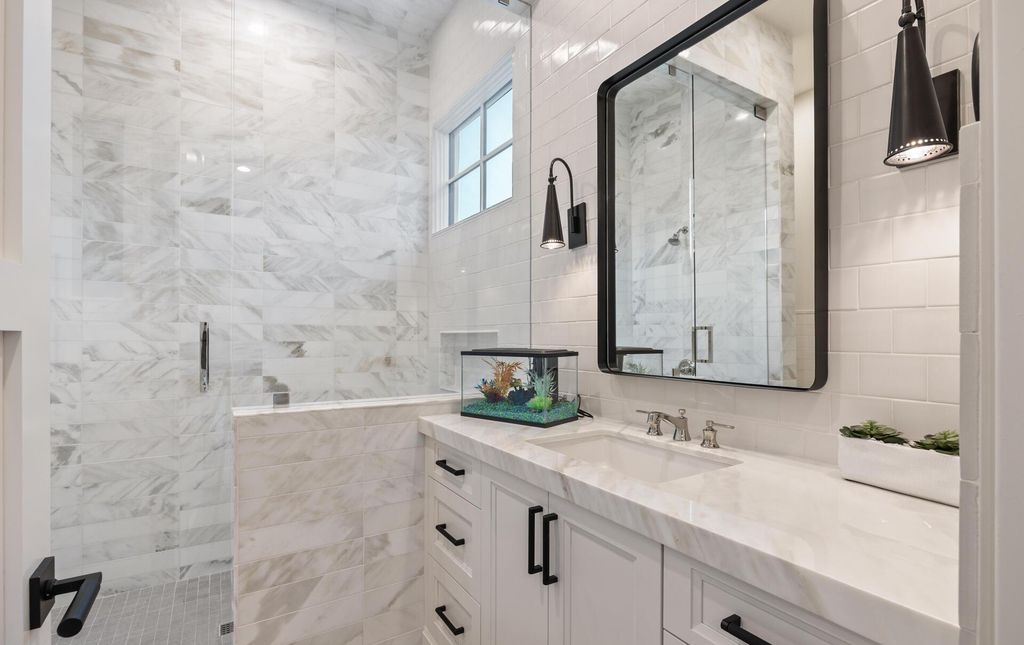 8311 N 53rd Street, Paradise Valley, Arizona is a transitional Mediterranean estate with amazing Mummy mountain views and tons of privacy showcases the pinnacle of resort style living. 
