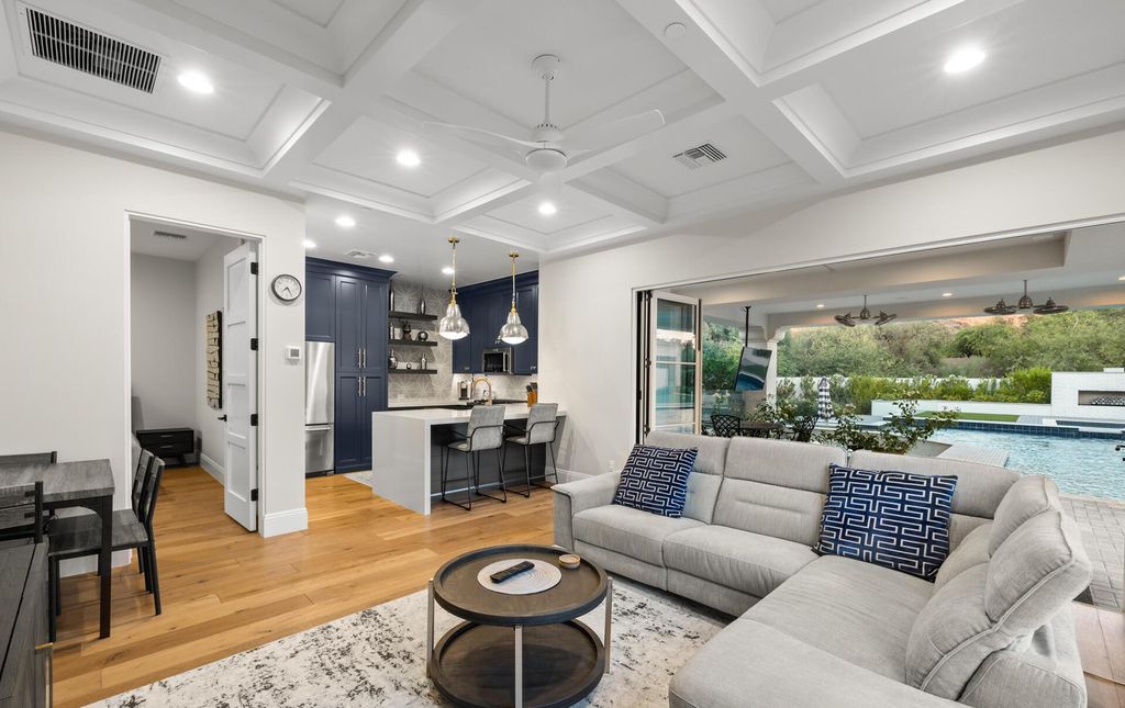 8311 N 53rd Street, Paradise Valley, Arizona is a transitional Mediterranean estate with amazing Mummy mountain views and tons of privacy showcases the pinnacle of resort style living. 