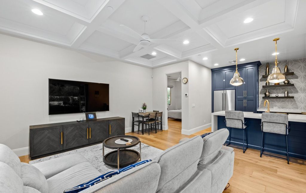 8311 N 53rd Street, Paradise Valley, Arizona is a transitional Mediterranean estate with amazing Mummy mountain views and tons of privacy showcases the pinnacle of resort style living. 