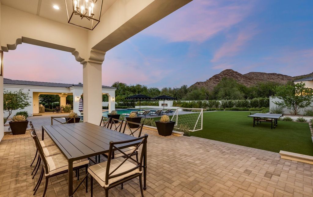 8311 N 53rd Street, Paradise Valley, Arizona is a transitional Mediterranean estate with amazing Mummy mountain views and tons of privacy showcases the pinnacle of resort style living. 