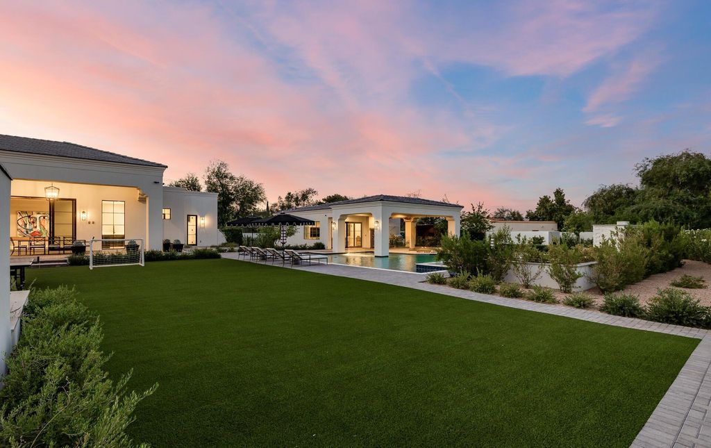 8311 N 53rd Street, Paradise Valley, Arizona is a transitional Mediterranean estate with amazing Mummy mountain views and tons of privacy showcases the pinnacle of resort style living. 