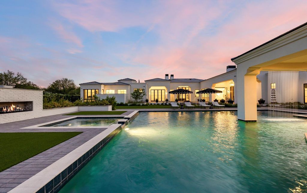 8311 N 53rd Street, Paradise Valley, Arizona is a transitional Mediterranean estate with amazing Mummy mountain views and tons of privacy showcases the pinnacle of resort style living. 
