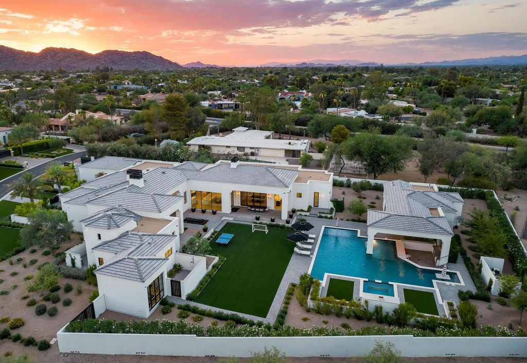 8311 N 53rd Street, Paradise Valley, Arizona is a transitional Mediterranean estate with amazing Mummy mountain views and tons of privacy showcases the pinnacle of resort style living. 