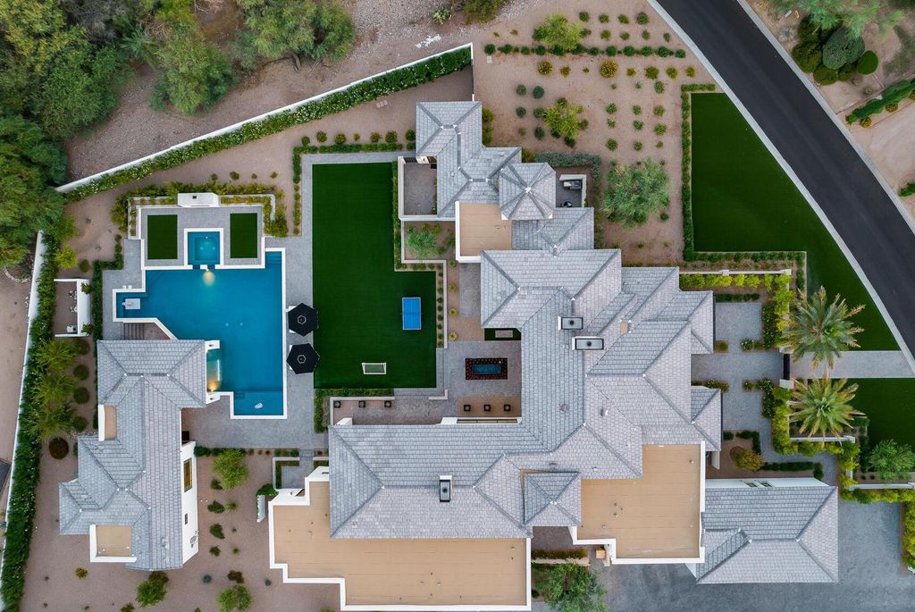 8311 N 53rd Street, Paradise Valley, Arizona is a transitional Mediterranean estate with amazing Mummy mountain views and tons of privacy showcases the pinnacle of resort style living. 