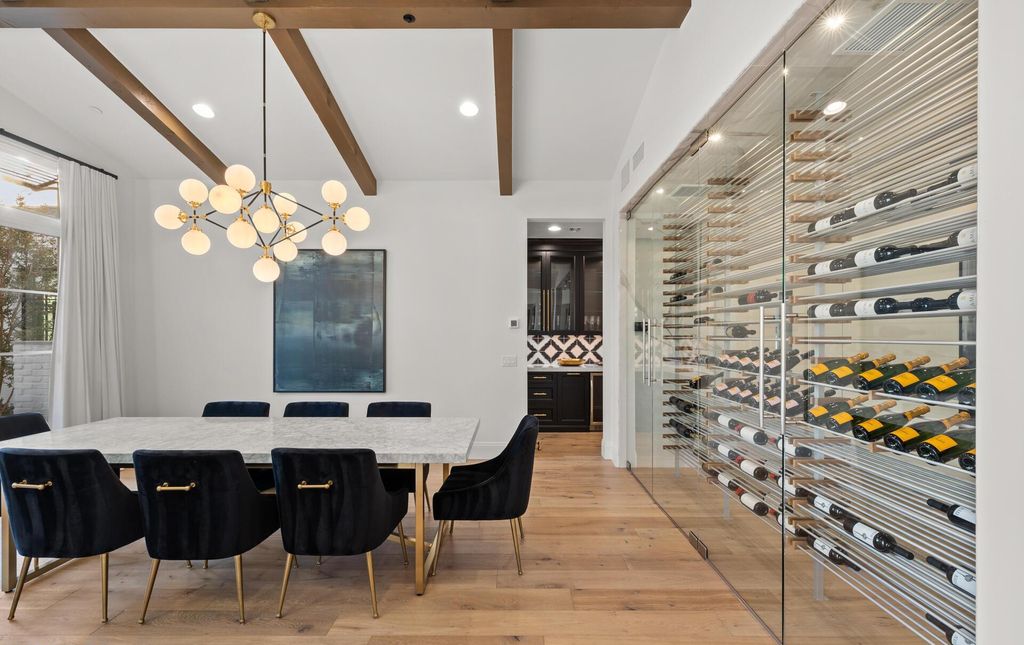 8311 N 53rd Street, Paradise Valley, Arizona is a transitional Mediterranean estate with amazing Mummy mountain views and tons of privacy showcases the pinnacle of resort style living. 