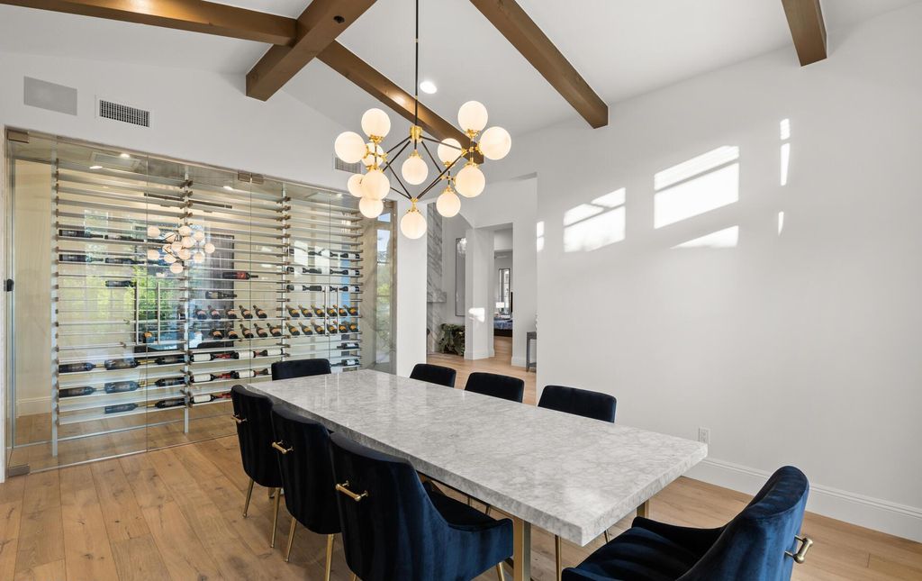 8311 N 53rd Street, Paradise Valley, Arizona is a transitional Mediterranean estate with amazing Mummy mountain views and tons of privacy showcases the pinnacle of resort style living. 
