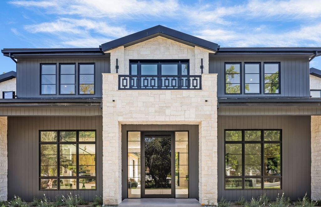 23650 Long Valley Rd, Hidden Hills, California is a beautiful contemporary farmhouse compound encompasses a grand corner in the exclusive guard-gated equestrian community of Hidden Hills.