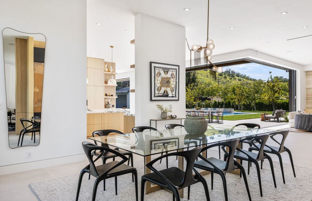 23650 Long Valley Rd, Hidden Hills, California is a beautiful contemporary farmhouse compound encompasses a grand corner in the exclusive guard-gated equestrian community of Hidden Hills.
