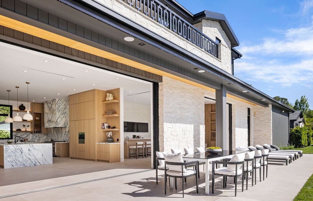 23650 Long Valley Rd, Hidden Hills, California is a beautiful contemporary farmhouse compound encompasses a grand corner in the exclusive guard-gated equestrian community of Hidden Hills.
