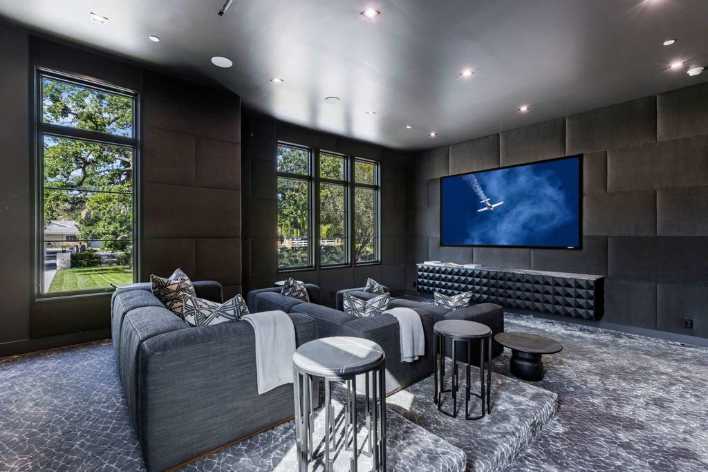 23650 Long Valley Rd, Hidden Hills, California is a beautiful contemporary farmhouse compound encompasses a grand corner in the exclusive guard-gated equestrian community of Hidden Hills.