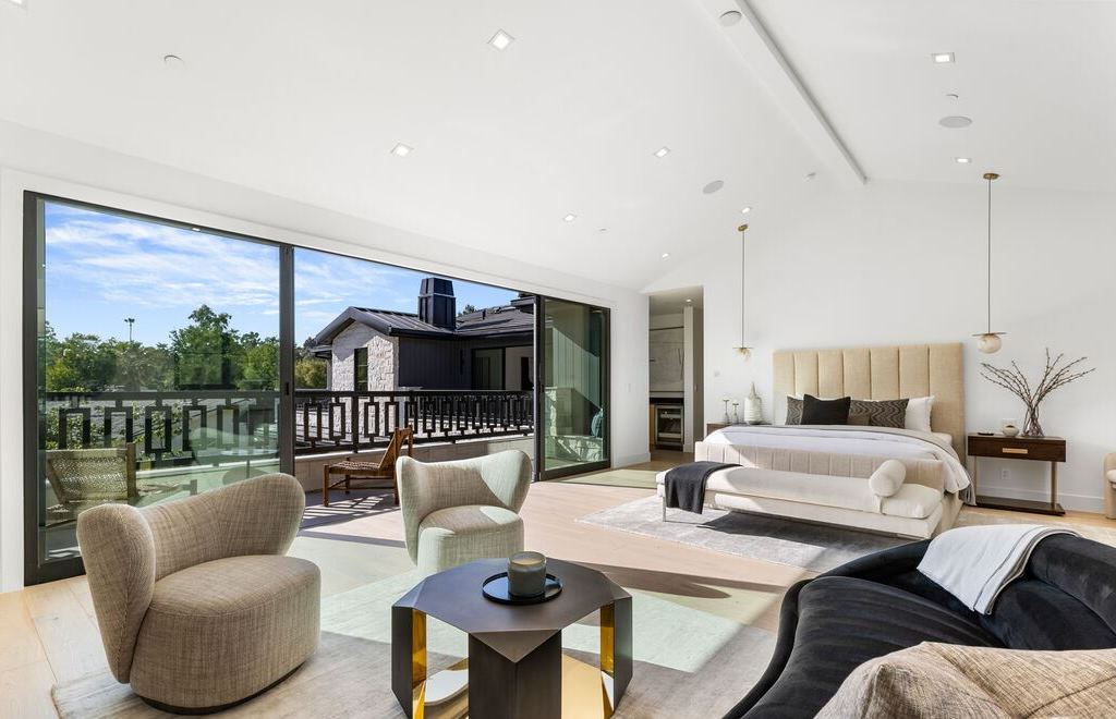 23650 Long Valley Rd, Hidden Hills, California is a beautiful contemporary farmhouse compound encompasses a grand corner in the exclusive guard-gated equestrian community of Hidden Hills.