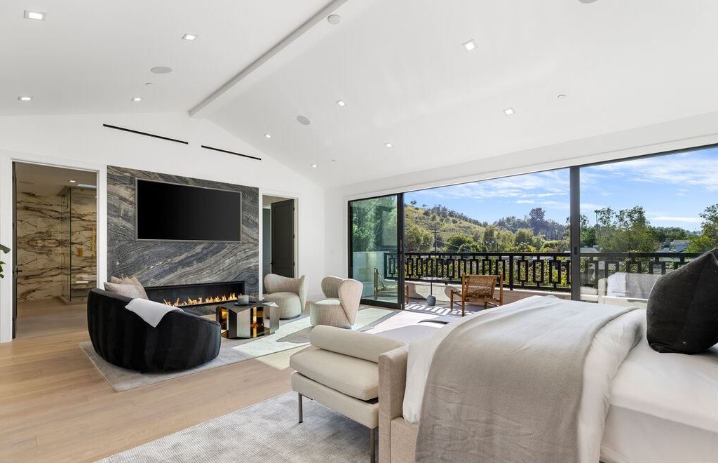 23650 Long Valley Rd, Hidden Hills, California is a beautiful contemporary farmhouse compound encompasses a grand corner in the exclusive guard-gated equestrian community of Hidden Hills.