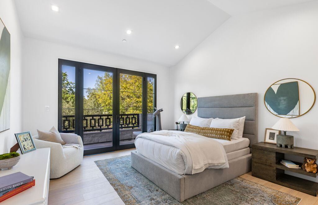 23650 Long Valley Rd, Hidden Hills, California is a beautiful contemporary farmhouse compound encompasses a grand corner in the exclusive guard-gated equestrian community of Hidden Hills.