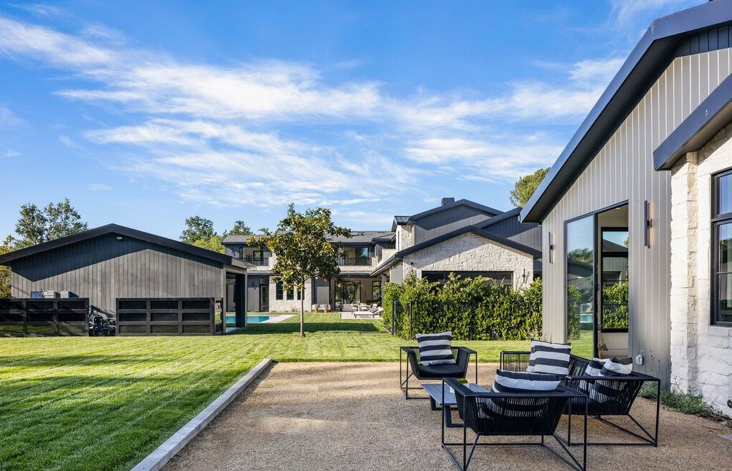 23650 Long Valley Rd, Hidden Hills, California is a beautiful contemporary farmhouse compound encompasses a grand corner in the exclusive guard-gated equestrian community of Hidden Hills.