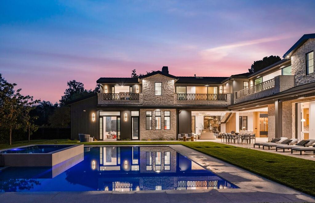 23650 Long Valley Rd, Hidden Hills, California is a beautiful contemporary farmhouse compound encompasses a grand corner in the exclusive guard-gated equestrian community of Hidden Hills.