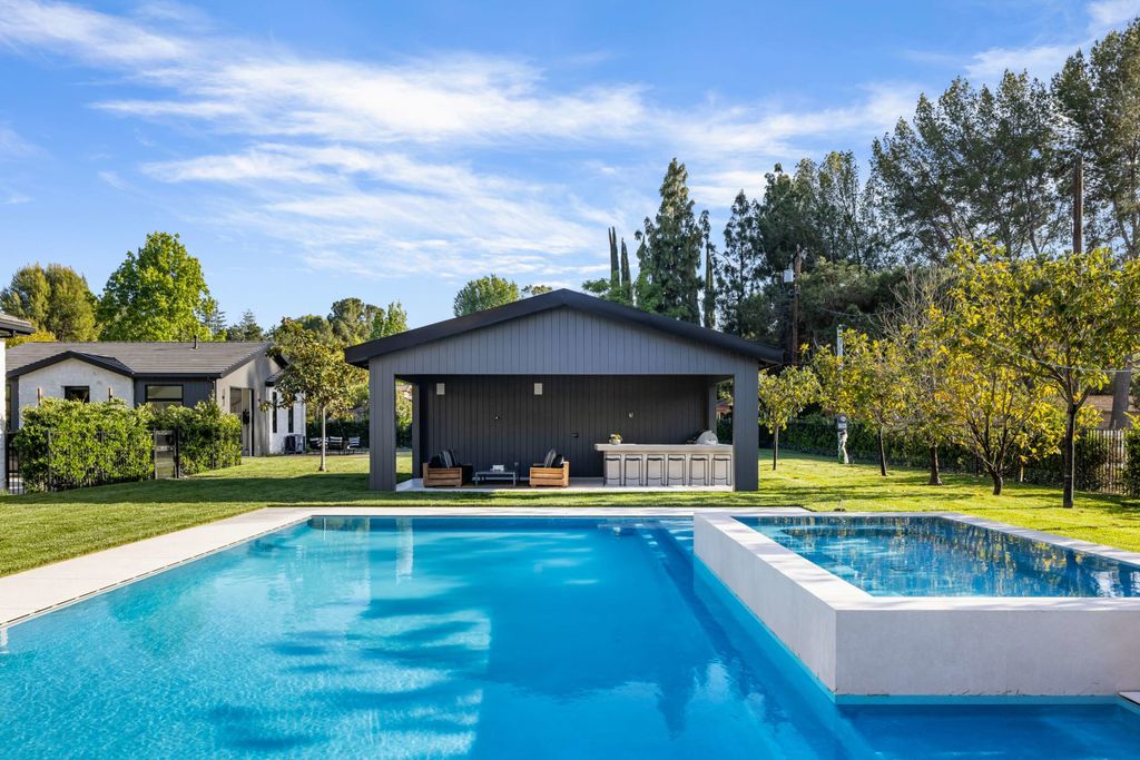 23650 Long Valley Rd, Hidden Hills, California is a beautiful contemporary farmhouse compound encompasses a grand corner in the exclusive guard-gated equestrian community of Hidden Hills.