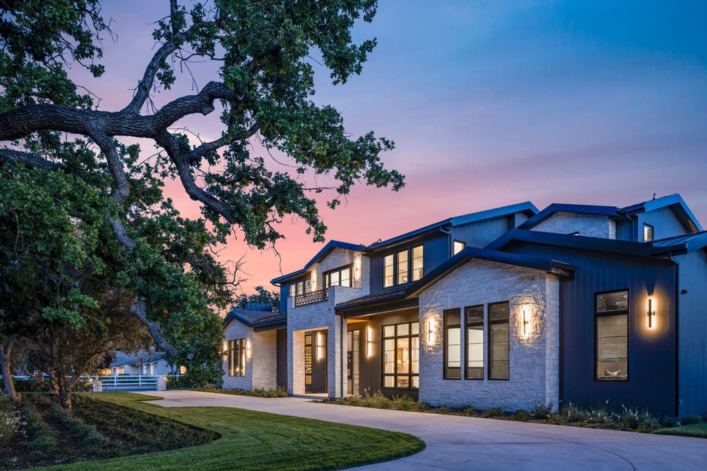 23650 Long Valley Rd, Hidden Hills, California is a beautiful contemporary farmhouse compound encompasses a grand corner in the exclusive guard-gated equestrian community of Hidden Hills.