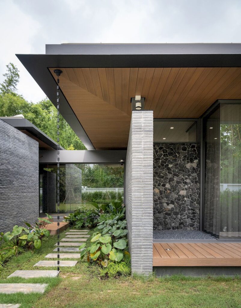 Lomsak Residence respect blend in with nature by Architectures Matter 5