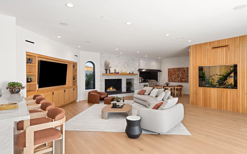 The Home in Malibu, a majestic estate Bbuilt on a palatial scale, with soaring ceilings, stunning woodwork, and bespoke fixtures, the residence has been entirely remodeled inside and out with impeccable attention to detail is now available for sale. This home located at 7052 Dume Dr, Malibu, California