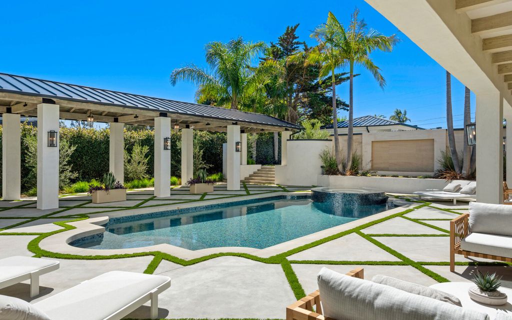 The Home in Malibu, a majestic estate Bbuilt on a palatial scale, with soaring ceilings, stunning woodwork, and bespoke fixtures, the residence has been entirely remodeled inside and out with impeccable attention to detail is now available for sale. This home located at 7052 Dume Dr, Malibu, California