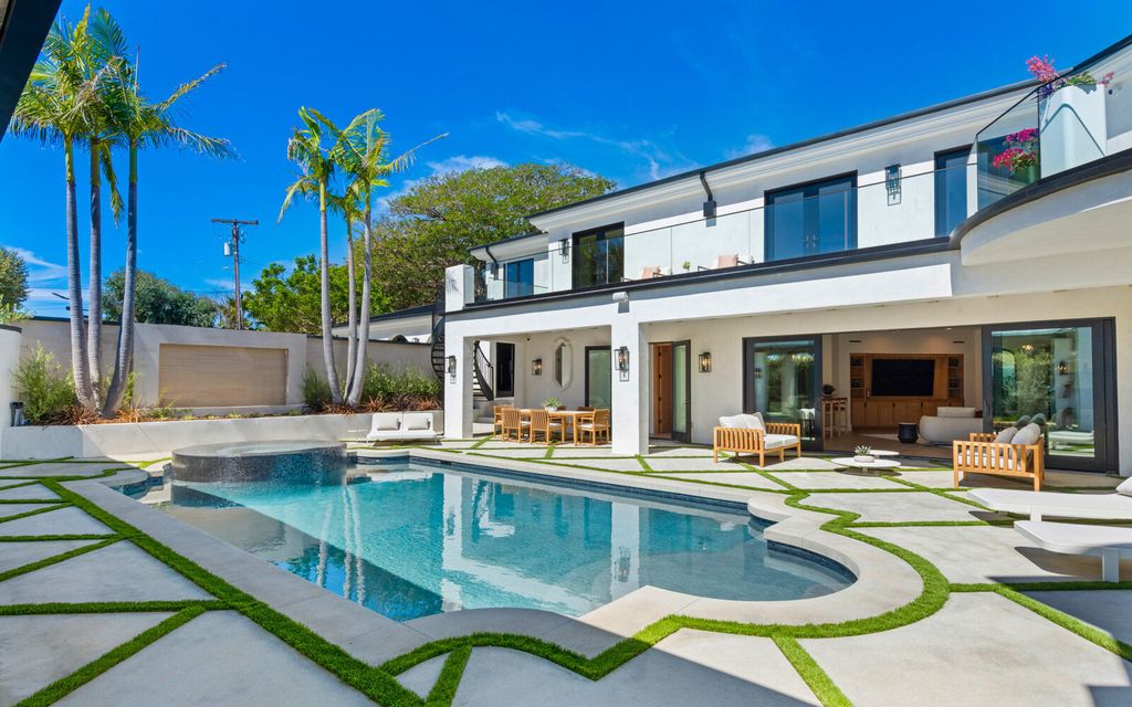 The Home in Malibu, a majestic estate Bbuilt on a palatial scale, with soaring ceilings, stunning woodwork, and bespoke fixtures, the residence has been entirely remodeled inside and out with impeccable attention to detail is now available for sale. This home located at 7052 Dume Dr, Malibu, California