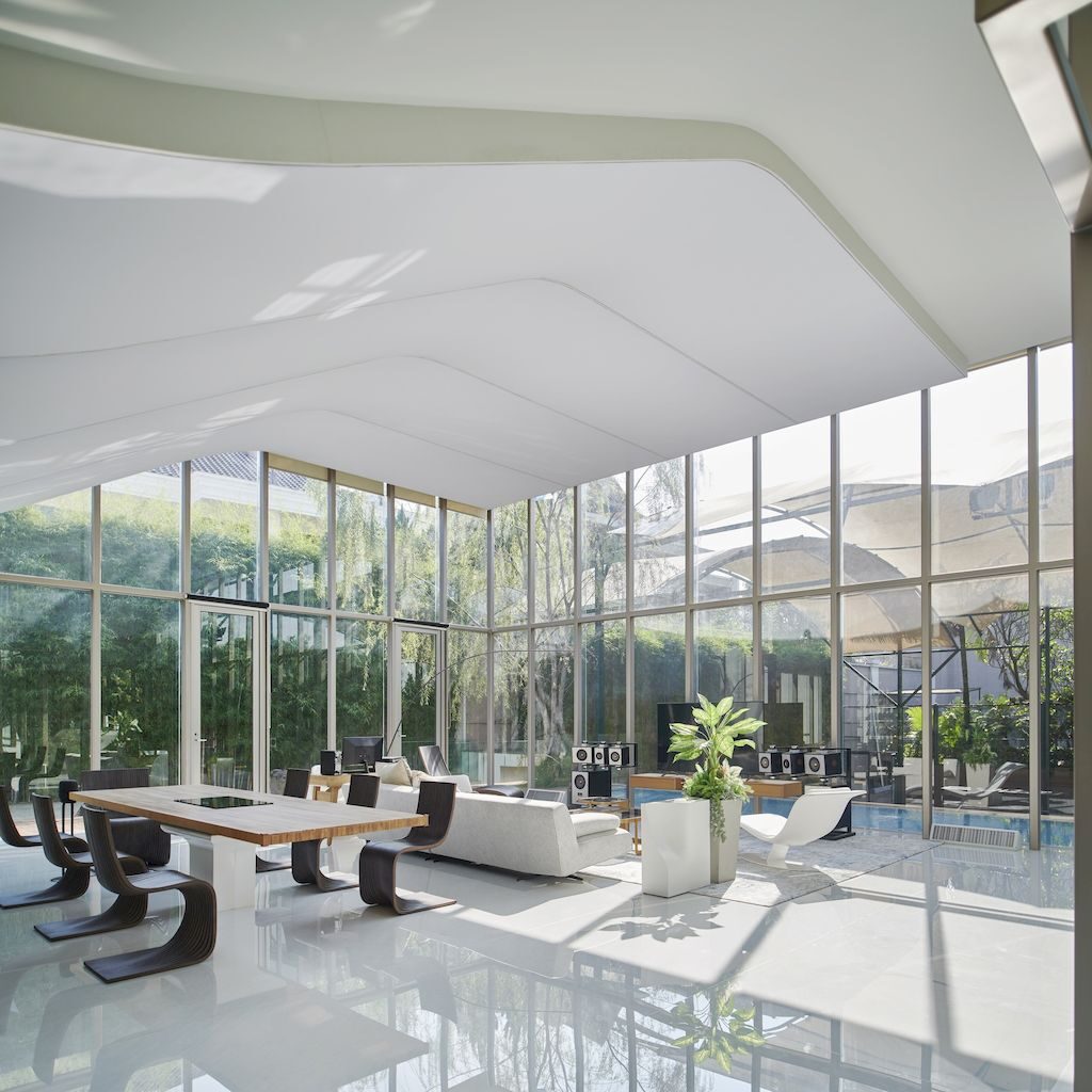 Melt House, a Modern-looking House with Feng Shui element by RDMA