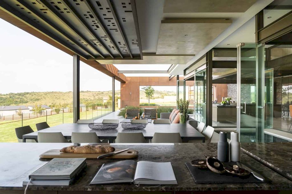 Mooikloof Heights House in South Africa by Nico van der Meulen Architects 5