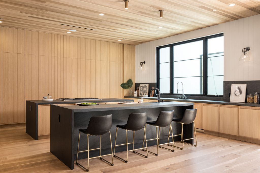 The House in Los Angeles, a newly constructed modern farmhouse ideally situated in the acclaimed Brentwood neighborhood featuring a flexible open layout blends the living and dining areas is now available for sale. This home located at 417 N Kenter Ave, Los Angeles, California