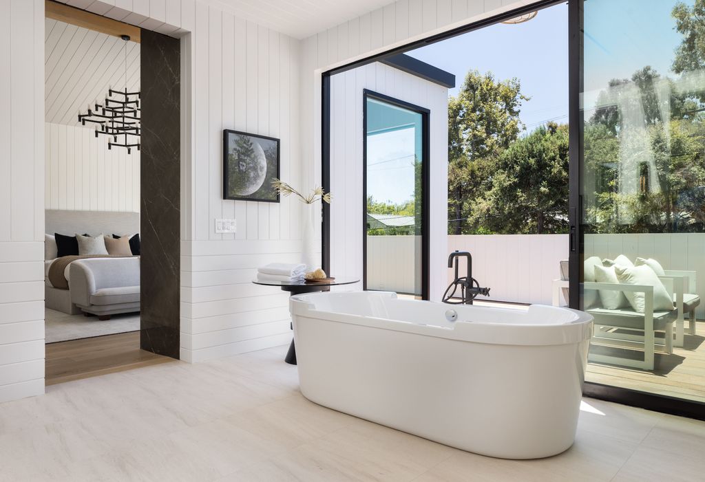 The House in Los Angeles, a newly constructed modern farmhouse ideally situated in the acclaimed Brentwood neighborhood featuring a flexible open layout blends the living and dining areas is now available for sale. This home located at 417 N Kenter Ave, Los Angeles, California