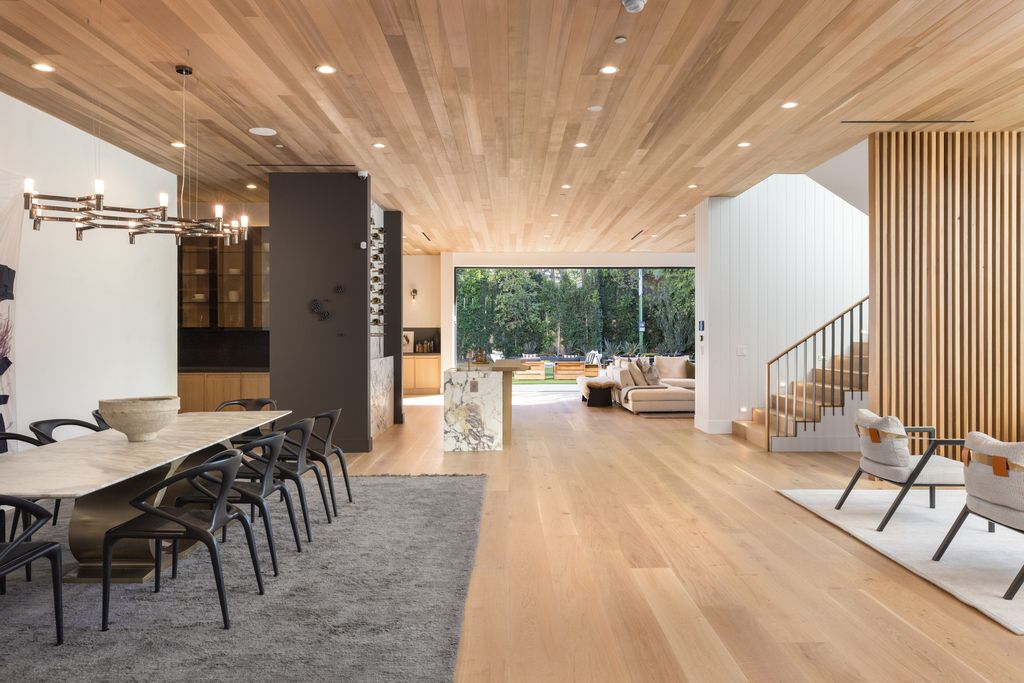 The House in Los Angeles, a newly constructed modern farmhouse ideally situated in the acclaimed Brentwood neighborhood featuring a flexible open layout blends the living and dining areas is now available for sale. This home located at 417 N Kenter Ave, Los Angeles, California