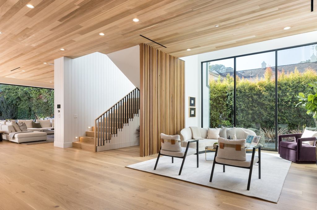 The House in Los Angeles, a newly constructed modern farmhouse ideally situated in the acclaimed Brentwood neighborhood featuring a flexible open layout blends the living and dining areas is now available for sale. This home located at 417 N Kenter Ave, Los Angeles, California