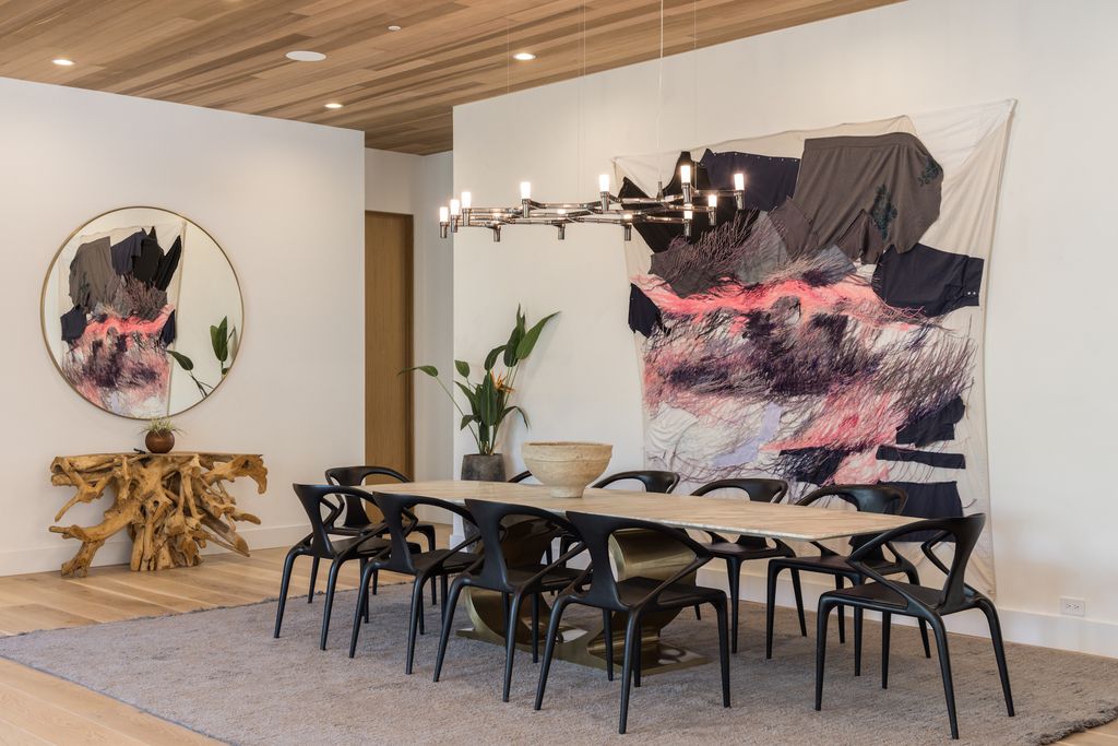 The House in Los Angeles, a newly constructed modern farmhouse ideally situated in the acclaimed Brentwood neighborhood featuring a flexible open layout blends the living and dining areas is now available for sale. This home located at 417 N Kenter Ave, Los Angeles, California