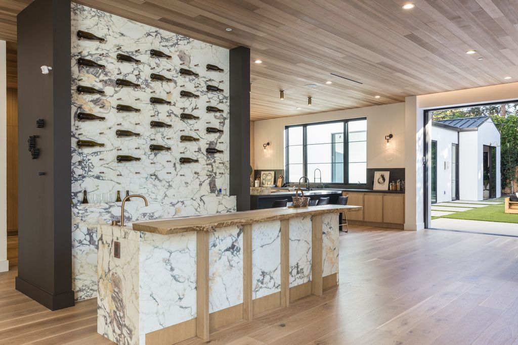 The House in Los Angeles, a newly constructed modern farmhouse ideally situated in the acclaimed Brentwood neighborhood featuring a flexible open layout blends the living and dining areas is now available for sale. This home located at 417 N Kenter Ave, Los Angeles, California