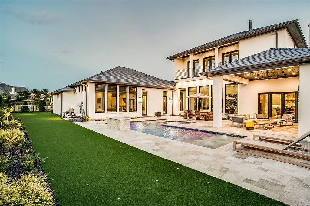 The Home in Frisco, a gorgeous corner lot residence in the heart of Frisco Hills of Kingwood gated community with spacious living areas, gourmet kitchen, spacious rooms, decorative lighting, media room, game room, vaulted ceilings is now available for sale. This house located at 1784 Hidalgo Ln, Frisco, Texas