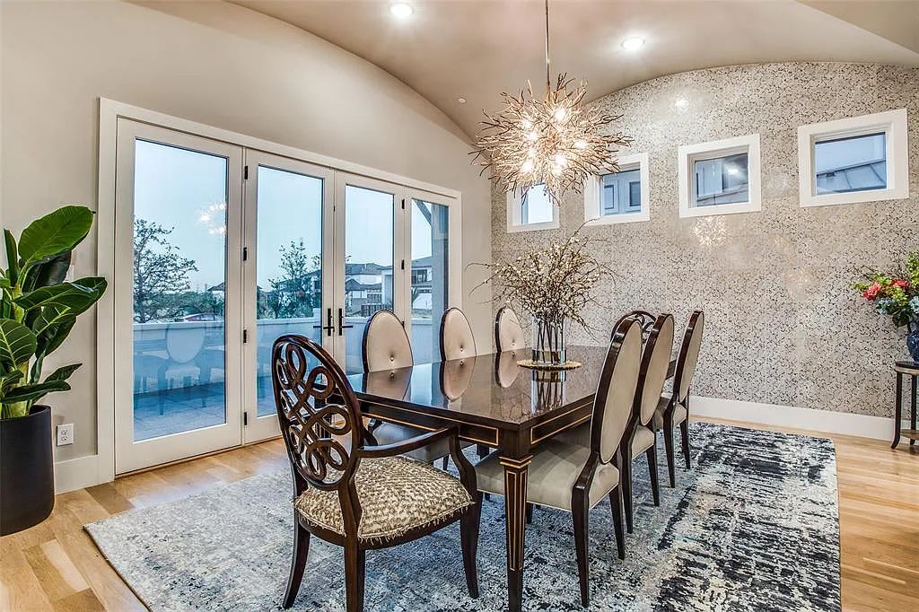 The Home in Frisco, a gorgeous corner lot residence in the heart of Frisco Hills of Kingwood gated community with spacious living areas, gourmet kitchen, spacious rooms, decorative lighting, media room, game room, vaulted ceilings is now available for sale. This house located at 1784 Hidalgo Ln, Frisco, Texas
